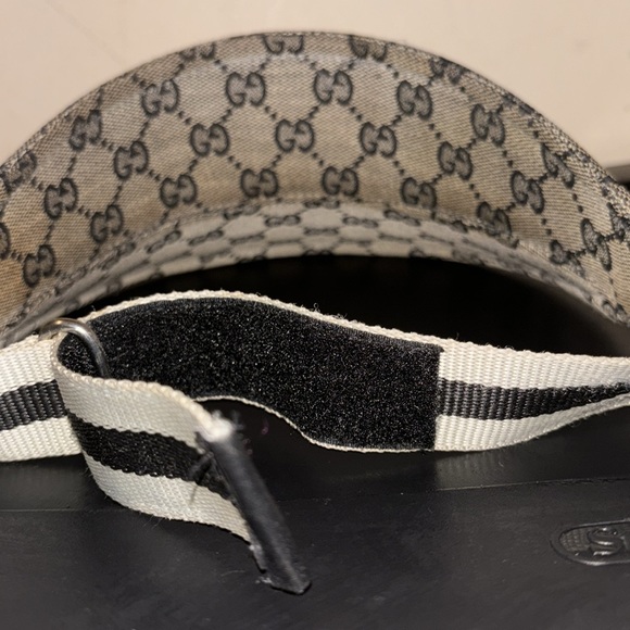 Used authentic Gucci visor had it for a long time and wore it a little over time - Picture 3 of 3
